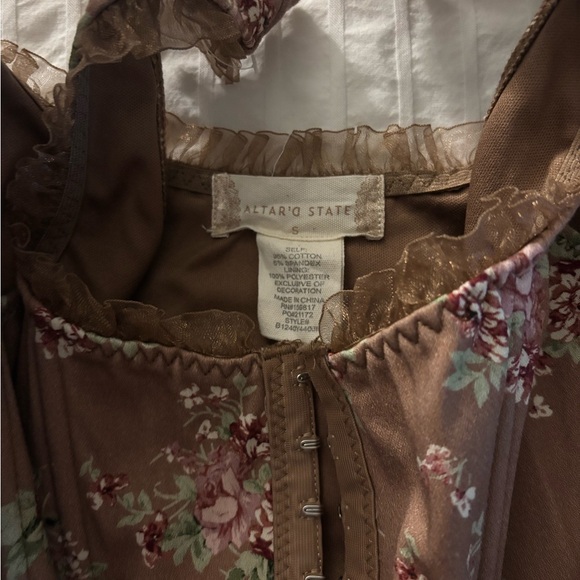 Altar'd State Floral Brown Crop Top - Picture 2 of 2